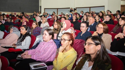 Selçuk Üniversitesinde yapay zeka ile araştırma eğitimi yapıldı